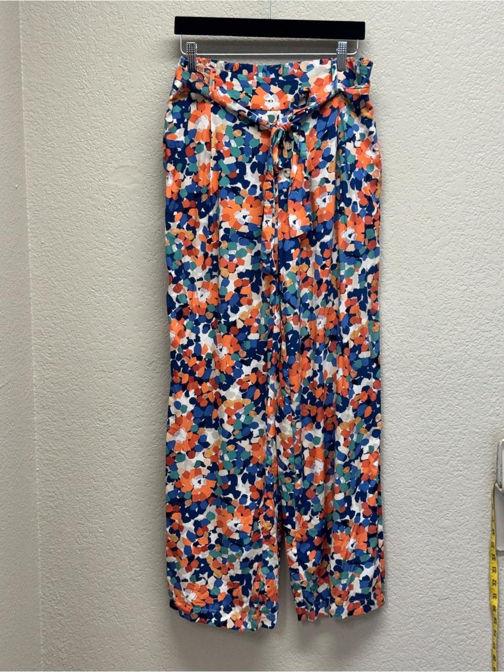 Molly Bracken Blue Floral-Print Wide Leg Pants. Waist 16, stretch size Medium